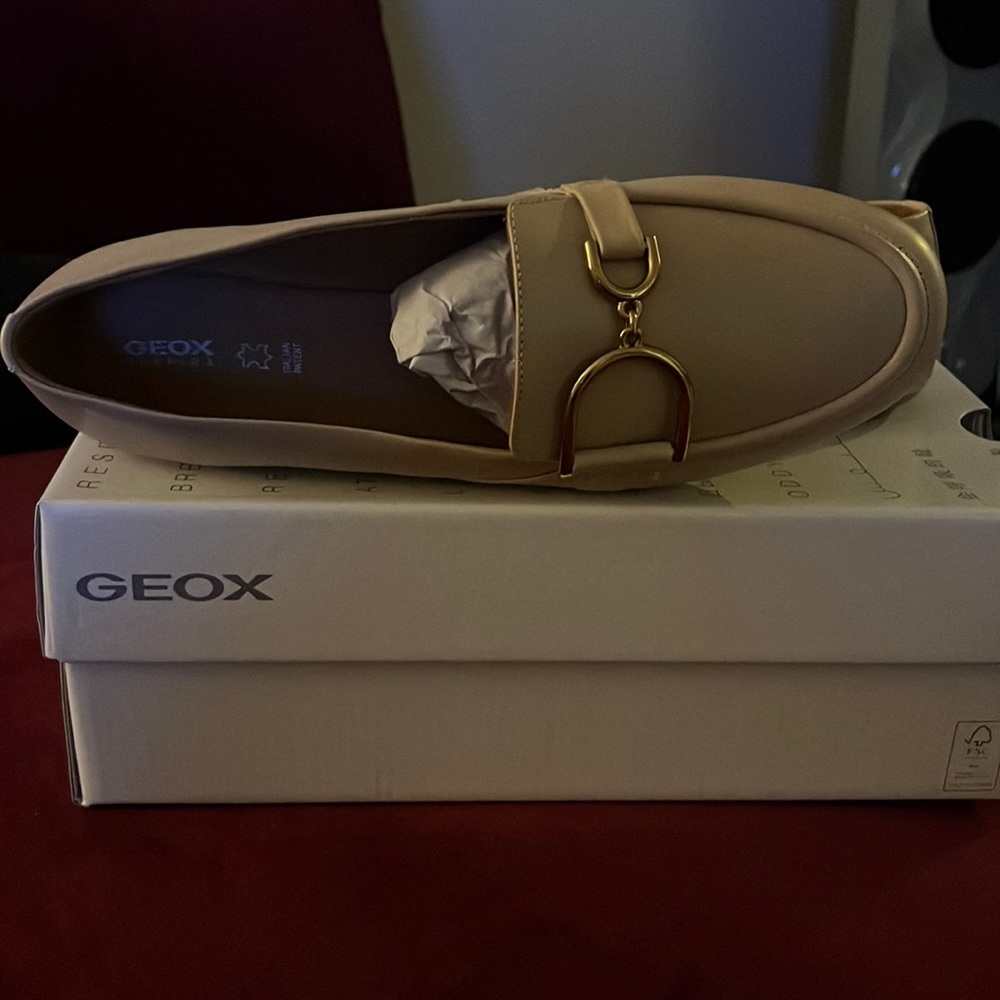 LEATHER LOAFERS
Palmaria Woman
Desert
Size 9,39,6